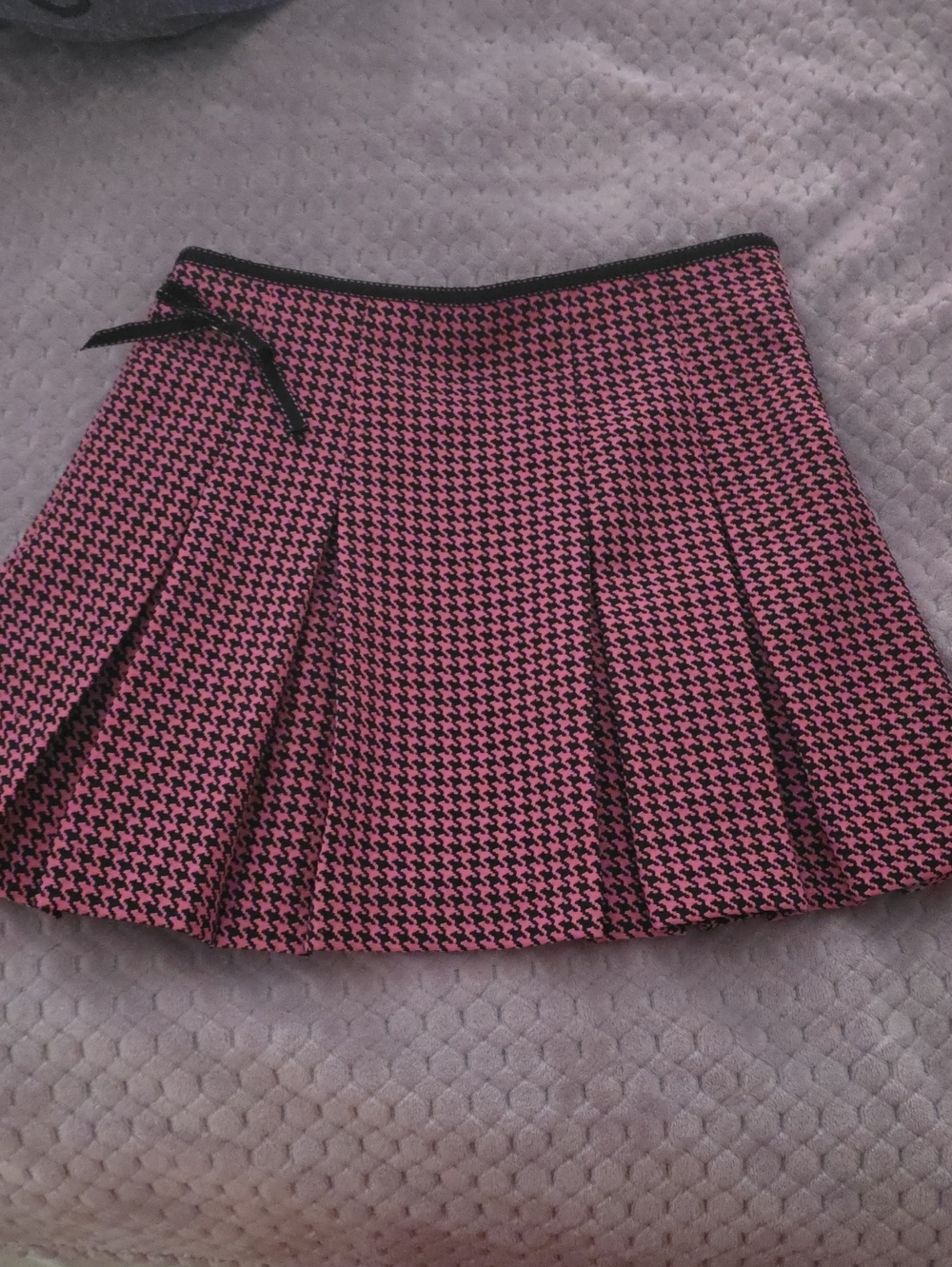 bebe Pink and Black Houndstooth Pleated Skater Skirt